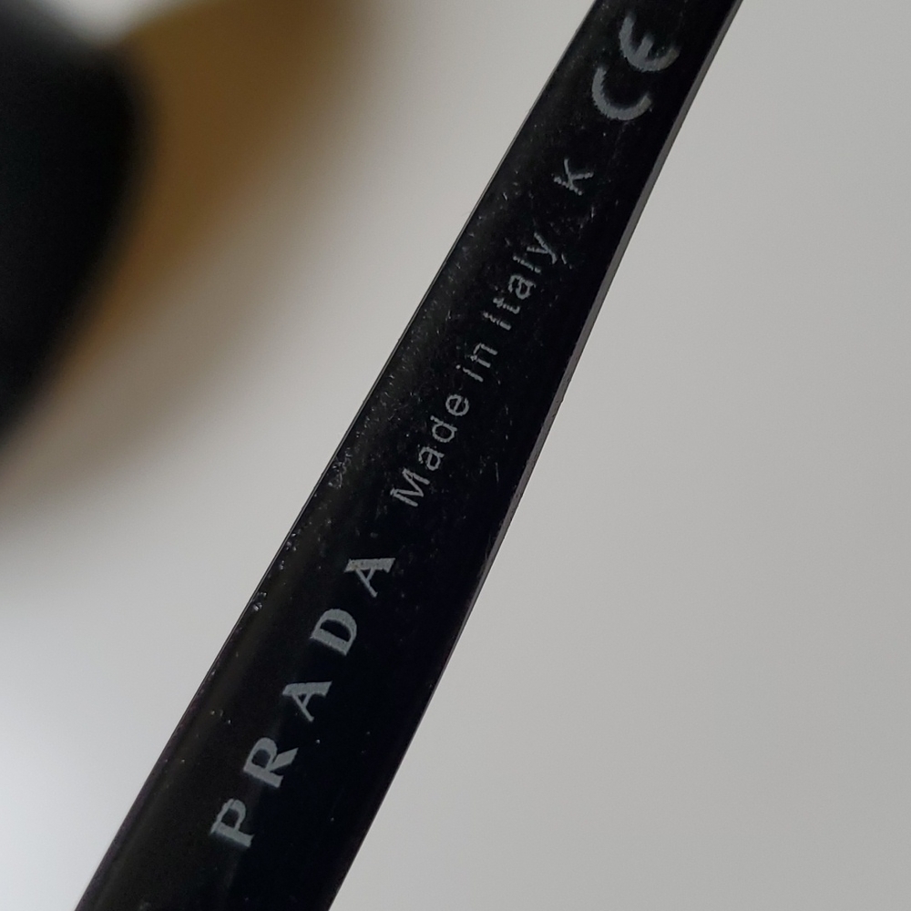 Prada - Picture 5 of 8